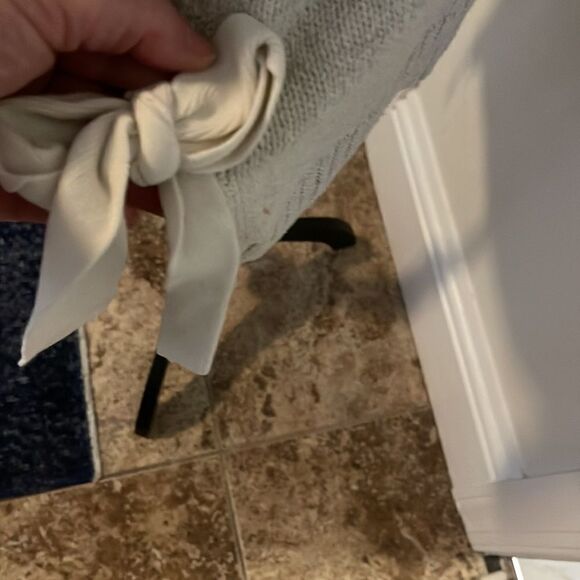 Cute soft cotton Ann Tyalor sweater. - Picture 5 of 6